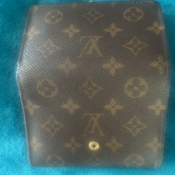 Louis Vuitton and LV wallet included.  There is 2 small marks on the inside - Picture 13 of 16